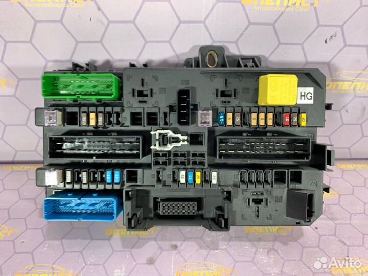 Блок предохранителей задний Opel Astra H Z18XE