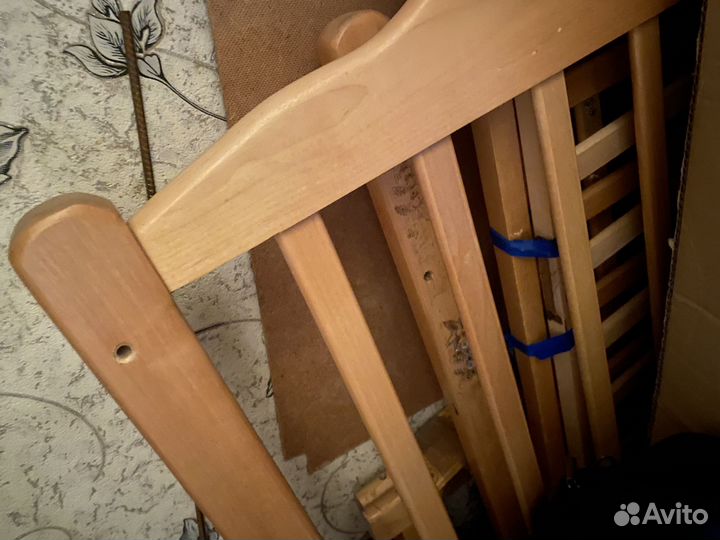 Детская кроватка с маятником