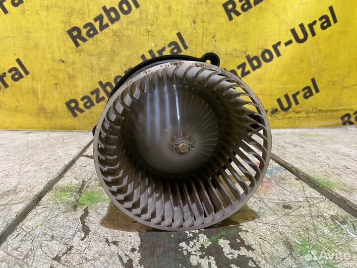 Моторчик печки задний Kia Карнивал 1