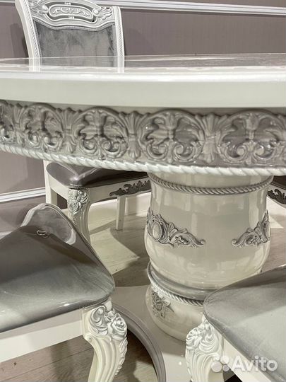 Кухонный стол и стулья