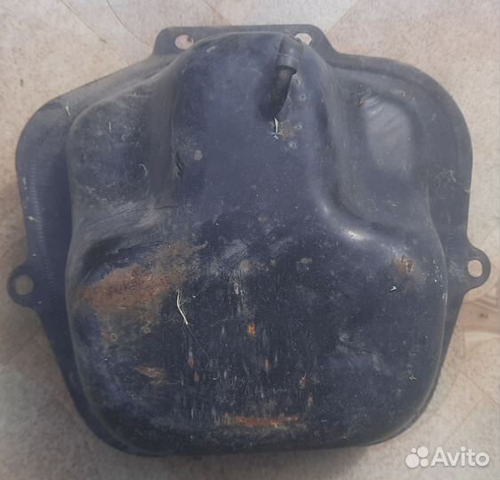 Бензобак от скутера