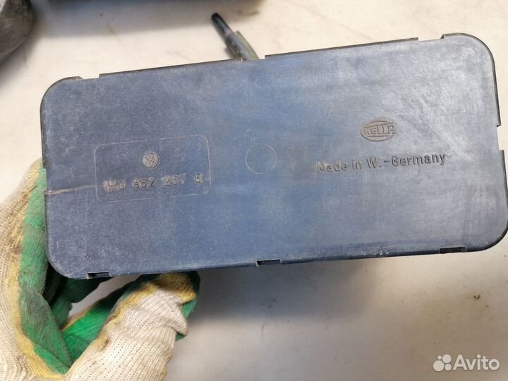 Компрессор центрального замка Volkswagen Passat 4