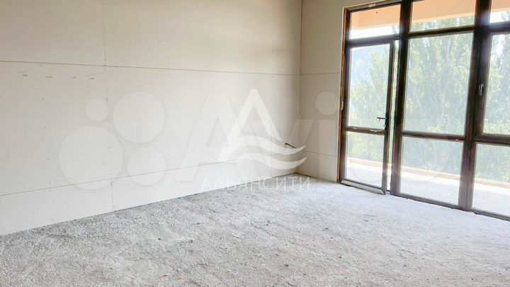 Дом 185 м² на участке 4 сот.