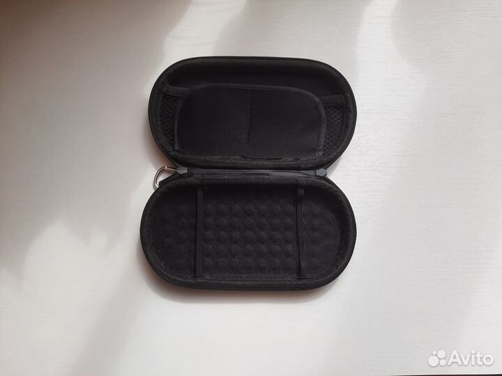 PS Vita на 14 gb + 3 игры