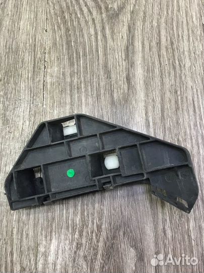 Крепление бампера переднее левое Honda Cr-V