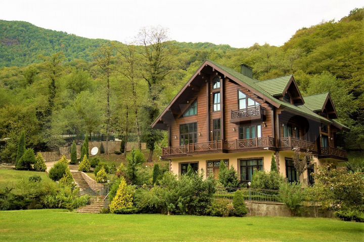 Дом 600 м² на участке 50 сот.