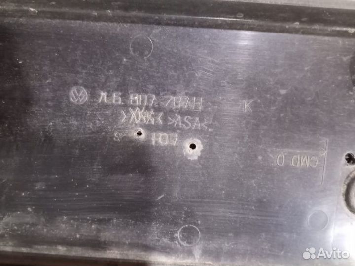 Рамка номера передняя Volkswagen Touareg 2006