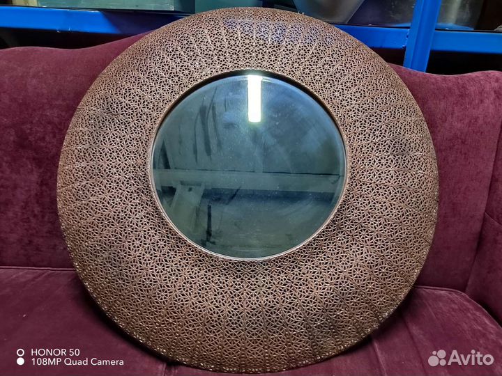 Зеркало с металлическим декором