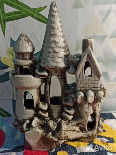 Замок в аквариум