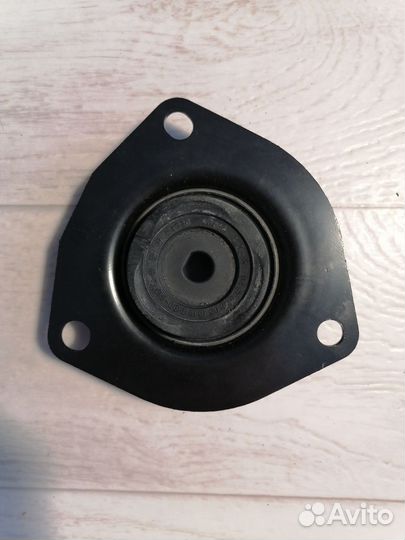 Опора переднего амортизатора Nissan Bassara