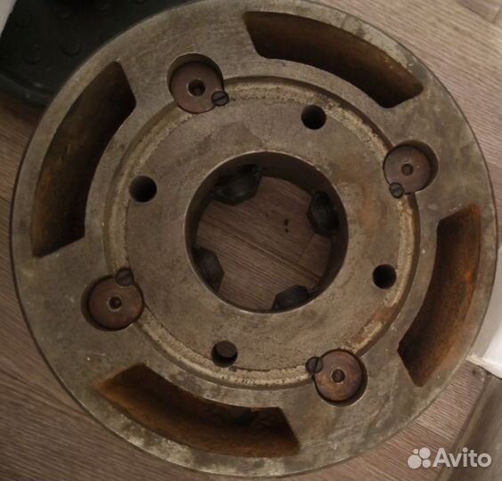 Токарный патрон ф250 4 кулачка