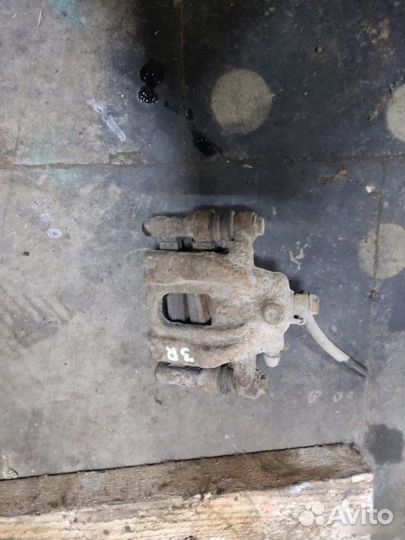 Суппорт тормозной задний правый Honda Cr-V 3