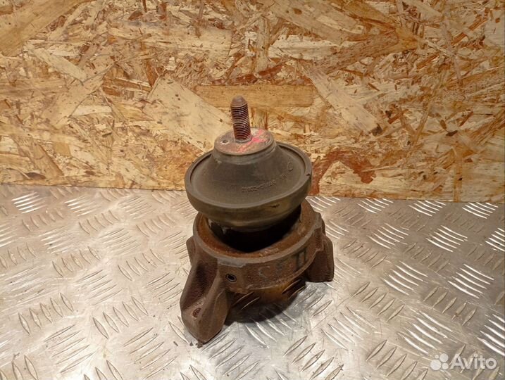 Опора двигателя задняя Hyundai Santa Fe II 2.7