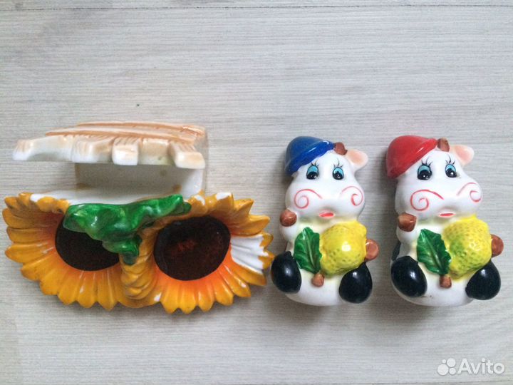 Набор емкостей для специй новый. Солонки