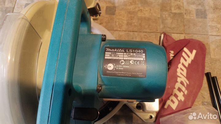 Пила торцовочная Makita Ls1040