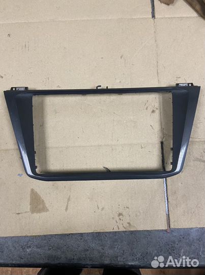 Рамка магнитолы Volkswagen Tiguan 2