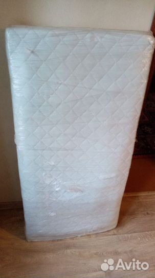 Детская кроватка с матрасом