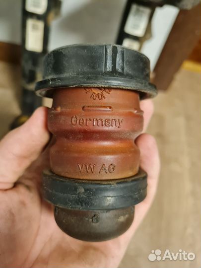 Амортизатор передний VAG