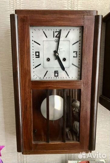 Старинные настенные часы 