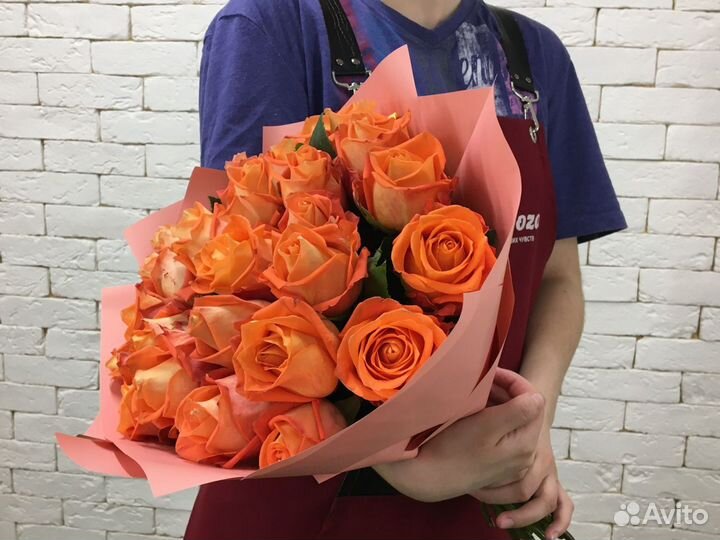 25 оранжевых роз (40 см) в матовой пленке