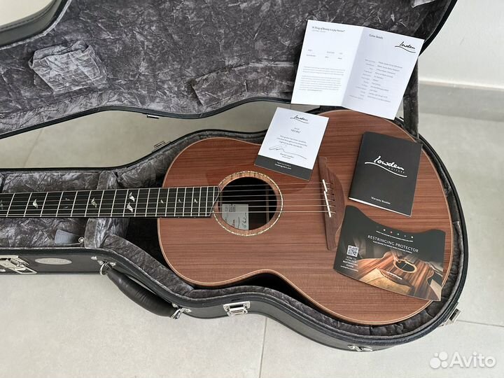 Гитара Lowden F50 Exclusive подписанная Лоуденом