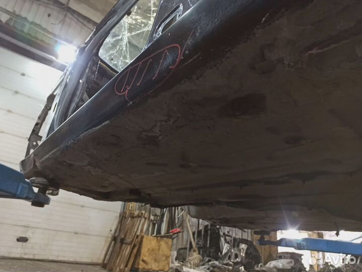 Порог со стойкой левый Renault Megane 3