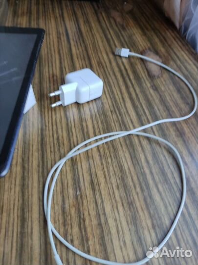 iPad 7 поколения 32gb (не рабочий)