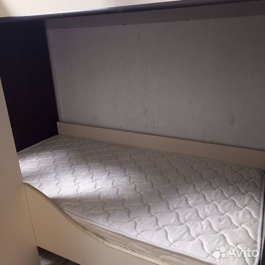 Двухъярусная кровать