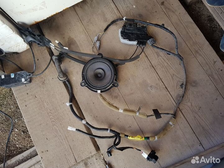 Колонка И ручка с механизмом от двери Ниссан Марч