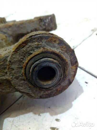 Кулак поворотный задний правый 4WD 2.4