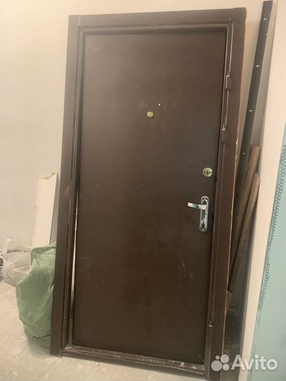 Металлическая дверь б/у