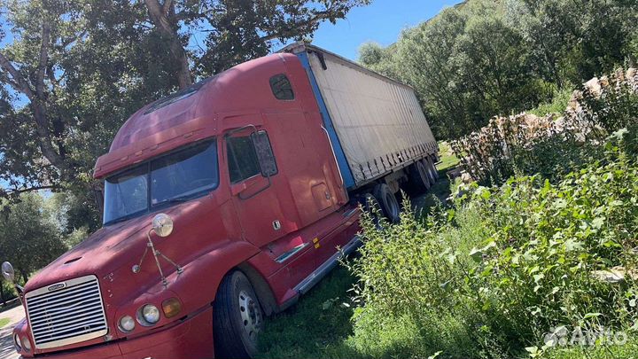 Freightliner Century Class с полуприцепом, 1999