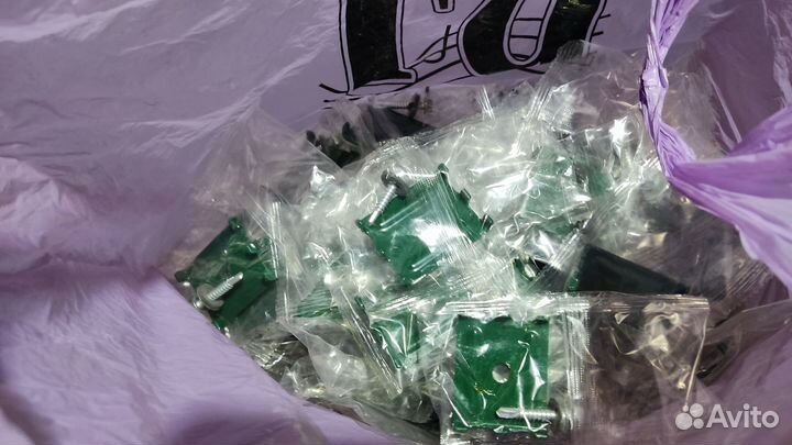 Крепеж для евроштакетника, забора