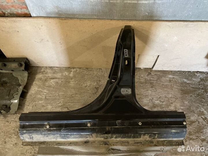 Стойка средняя левая Nissan Primera P12 хэтчбек