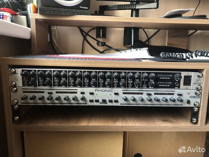 Стол для домашней студии звукозаписи