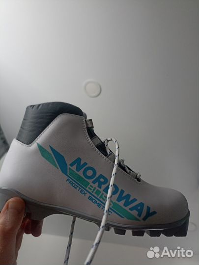 Лыжные ботинки