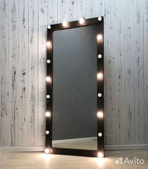 Зеркало с подсветкой в полный рост