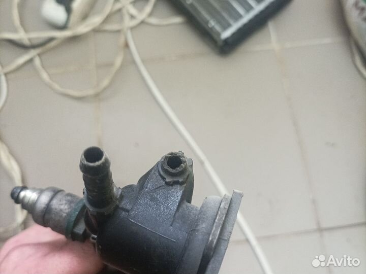 Топливная рампа с форсунками skoda octavia А4 1.6