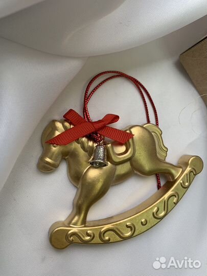 Новогодняя игрушка лошадка