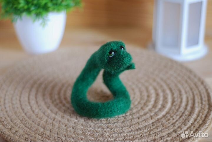 Вязаная игрушка Змея символ 2025 года