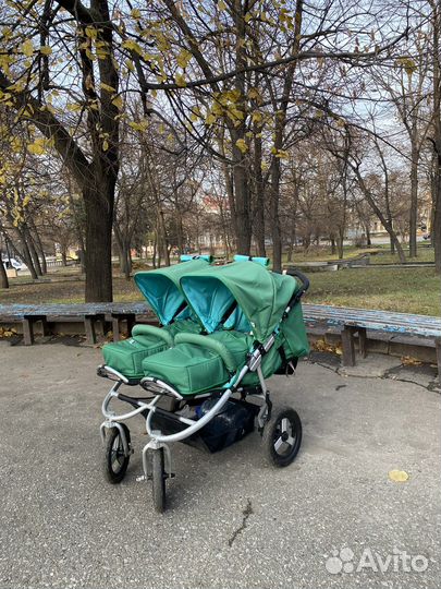 Коляска для двойни bumbleride