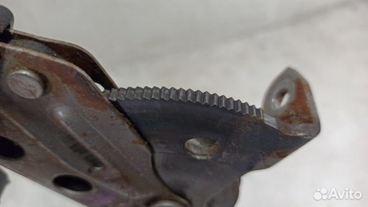 Рычаг стояночного тормоза Mazda Familia S-Wagon 1998-2004г