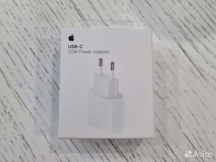 Зарядка на iPhone 20W