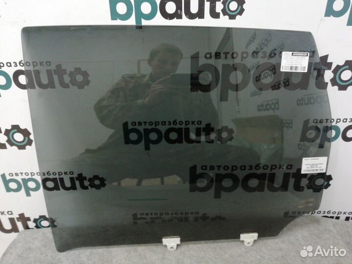 Стекло задней левой двери 823019U000 Nissan Note