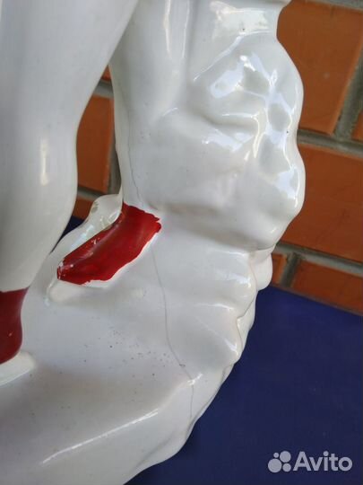 Фарфоровая статуэтка Фигуристка на катке