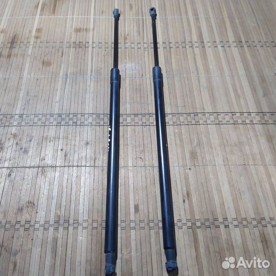 Амортизатор крышки багажника задний Nissan Note