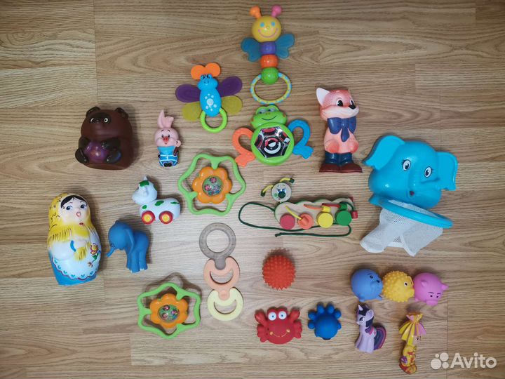 Развивающая дуга на кроватку и игрушки
