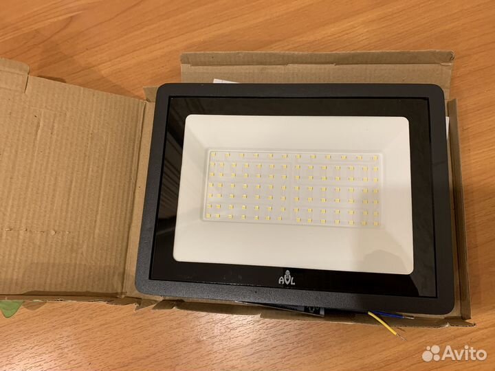 Прожектор светодиодный уличный 100W холодный белый