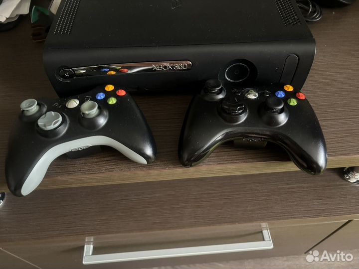 Xbox 360 120gb + kinect + 2 геймпада + 35 игр