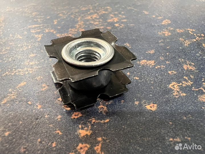 Паук-фиксатор (якорь)